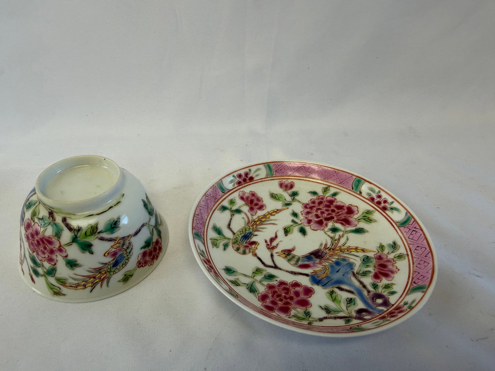 Chinese antique export famille rose porcelain China tea cup and saucer: Size: saucer width 4.1 inch. Provenance: From bear DE collector. Preview Day: Preview open On Sep 5th Sat 10AM-4 PM, welcome. We can offer Affordable, Reliable packing and shipping to all over the wor