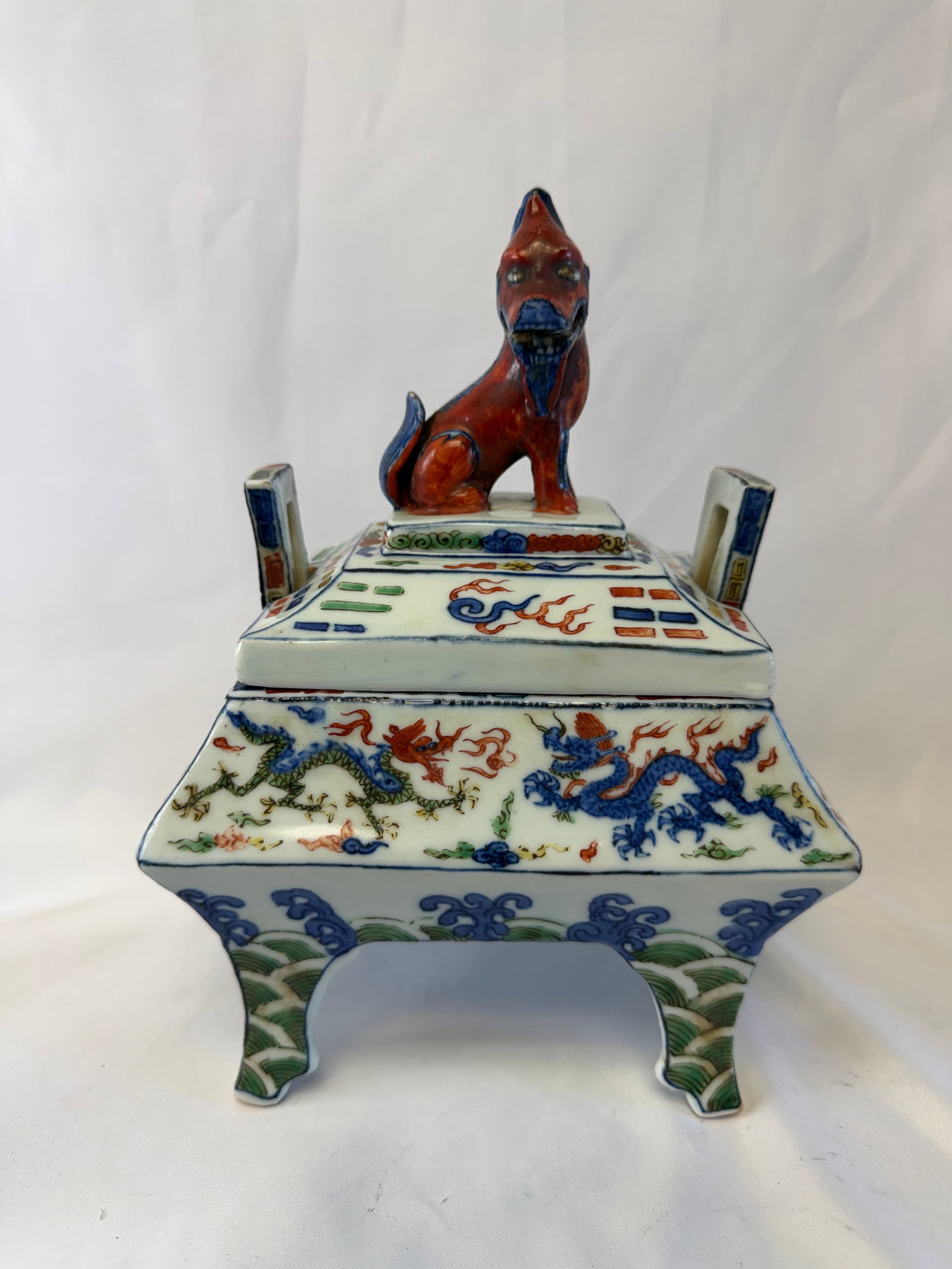Chinese blue and white famille rose Rose porcelain dragon incense burner dog lid: Size: tall 9inch. Provenance: From TOWSON MD collector. Preview Day: Preview open On Sep 5th Sat 10AM-4 PM, welcome. We can offer Affordable, Reliable packing and shipping to all over the world for mo