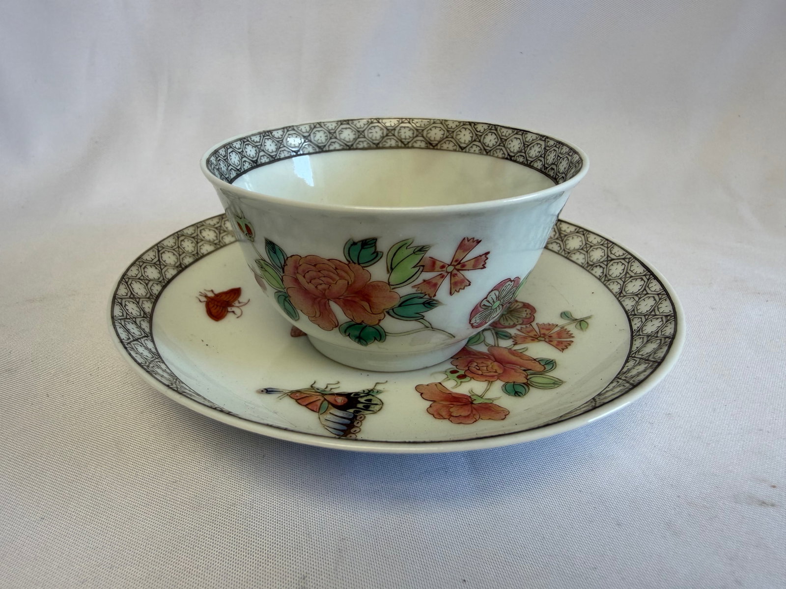 Chinese export famille rose porcelain China tea cup and saucer (1 of 6)