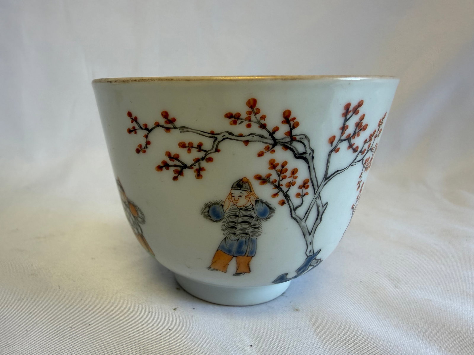 Chinese antique famille rose children porcelain China tea cup mark: Size: width 3.3 inch. Provenance: From harrison NJ collector. Preview Day: Preview open On Sep 5th Sat 10AM-4 PM, welcome. We can offer Affordable, Reliable packing and shipping to all over the world 