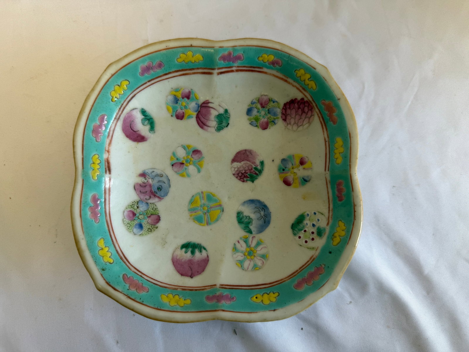 Chinese antique famille rose China porcelain foot plate mark: Size: width 6 inch. Provenance: From harrison NJ collector. Preview Day: Preview open On Sep 5th Sat 10AM-4 PM, welcome. We can offer Affordable, Reliable packing and shipping to all over the world fo