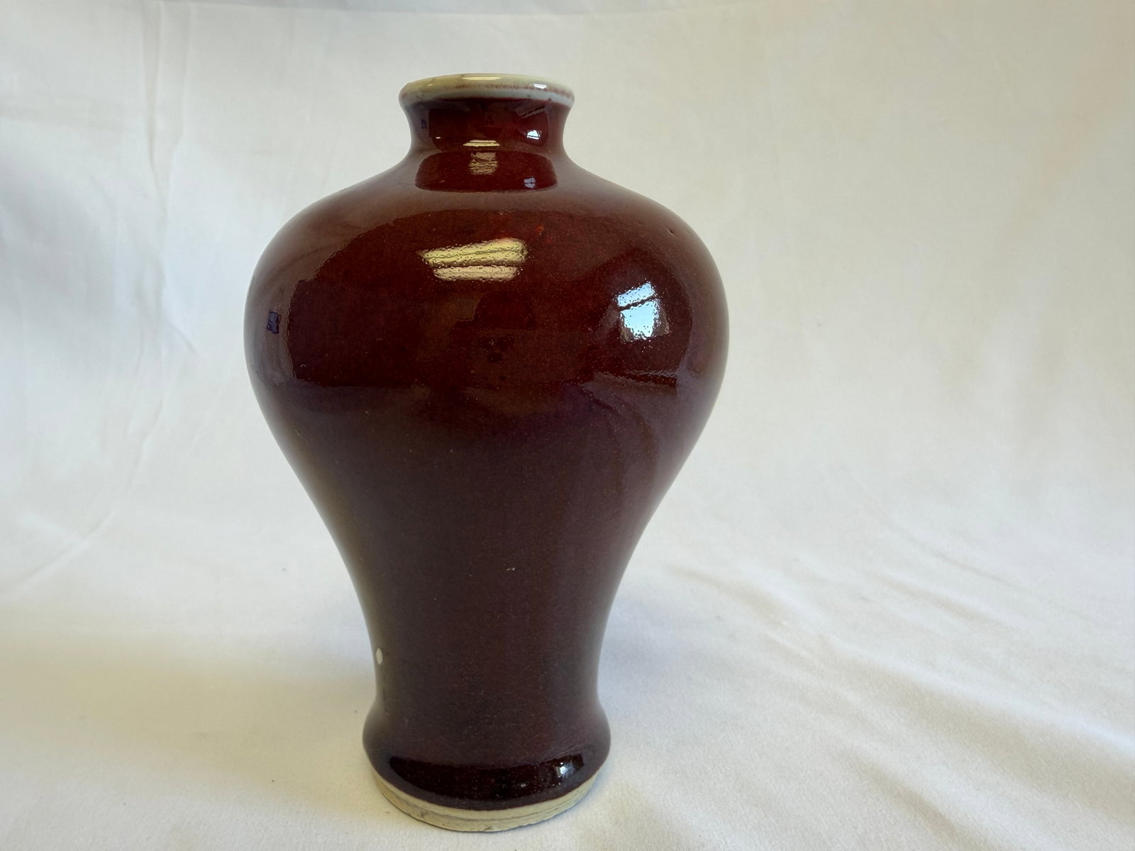 Chinese red glazed porcelain ice crack glazed vase (1 of 7)