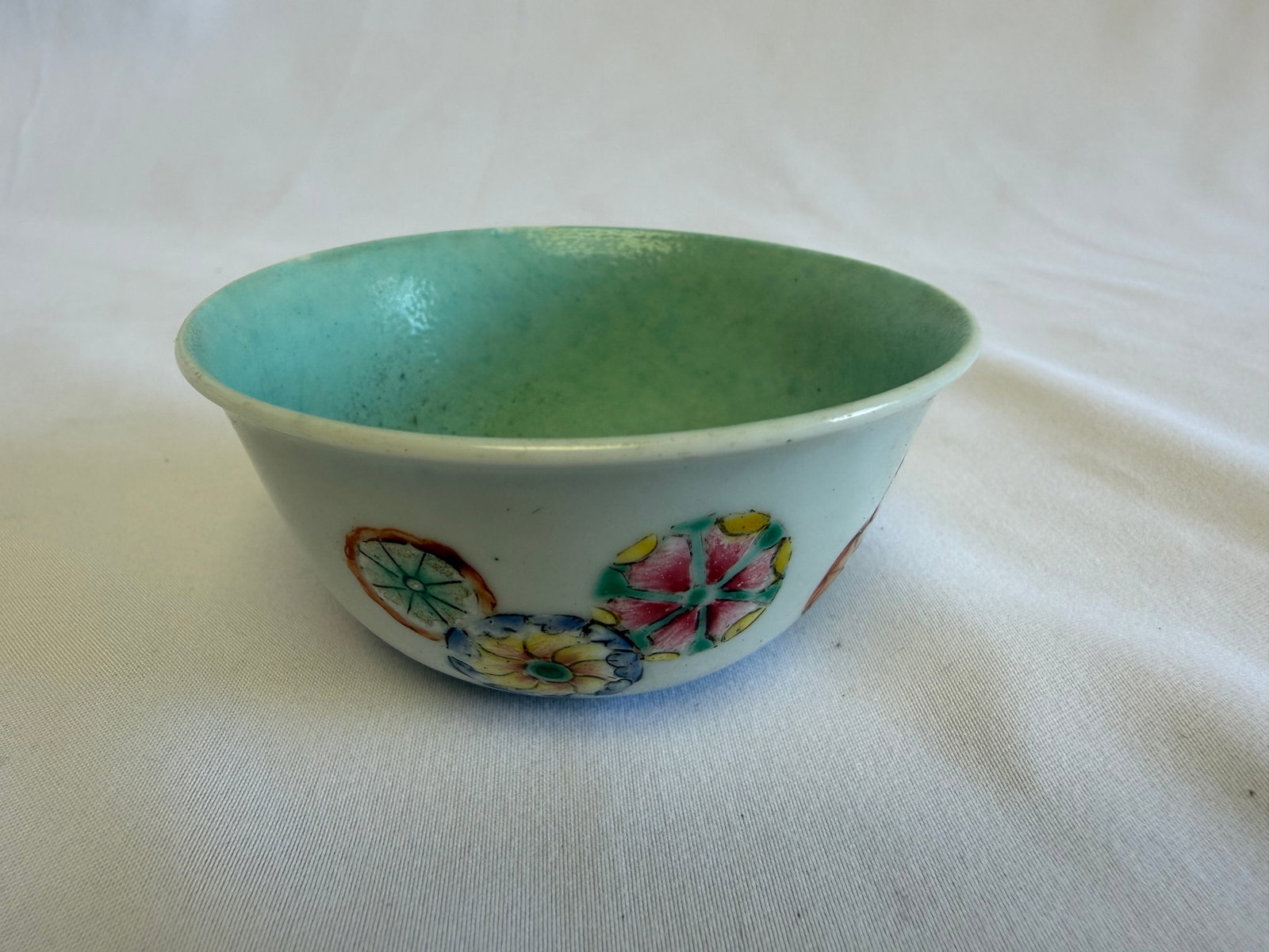 Chinese famille rose pattern cup China blue and white mark: Size: width 2.75 inch. Provenance: From malvern PA collector. Preview Day: Preview open On Sep 5th Sat 10AM-4 PM, welcome. We can offer Affordable, Reliable packing and shipping to all over the world 