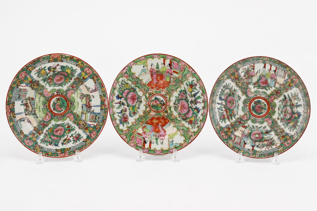 Set of 3 Chinese Rose Medallion plates: Size: 7 inch. Provenance: From Christiana DE collector. Preview Day: Preview open On Sep 5th Sat 10AM-4 PM, welcome. We can offer Affordable, Reliable packing and shipping to all over the world for mo