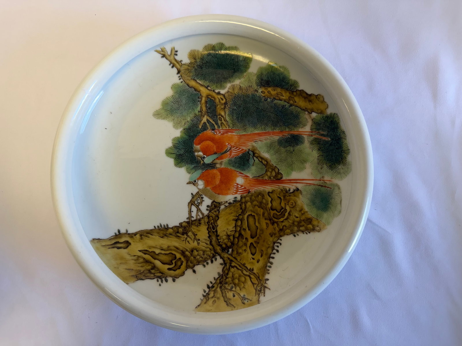 Large Chinese famille rose birds porcelain charger mark: Size: 10.5 inch. Provenance: From Newport DE collector. Preview Day: Preview open On Sep 5th Sat 10AM-4 PM, welcome. We can offer Affordable, Reliable packing and shipping to all over the world for mo