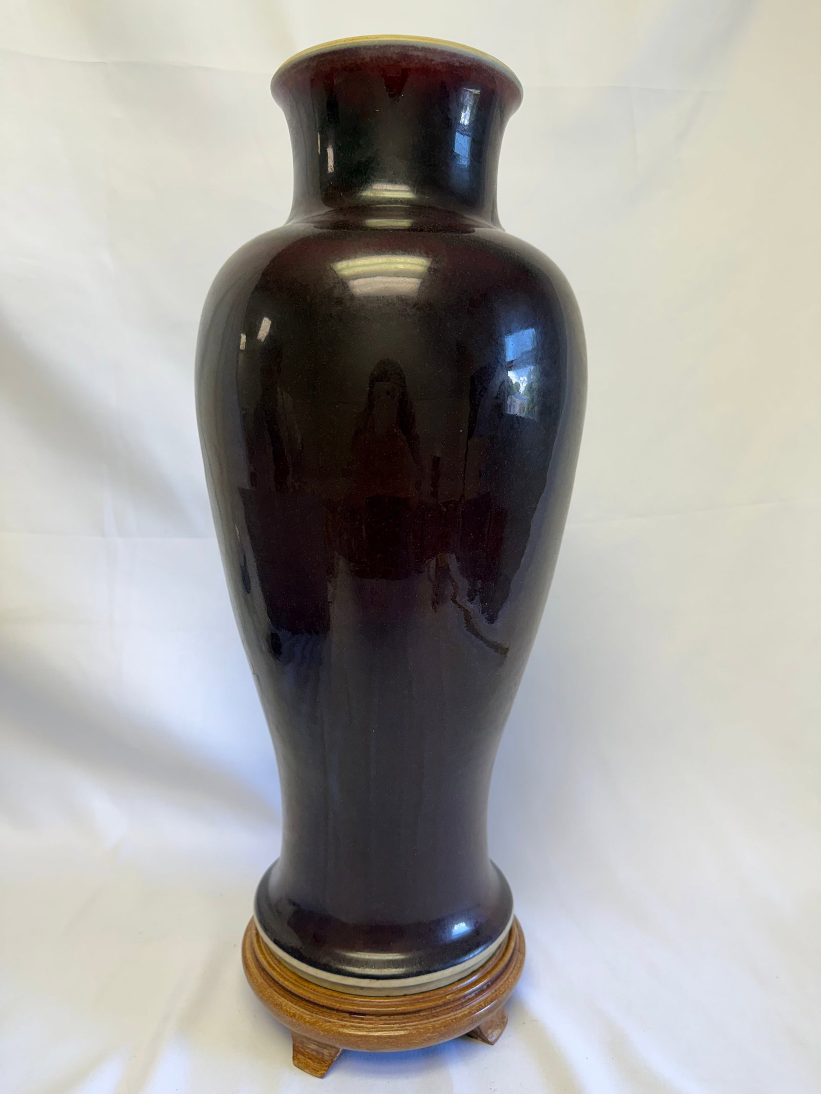 Large Chinese ice crack BOEUF OX BLOOD red glazed vase: Size: 17.7 inch. Provenance: From Woodstown NJ collector. Preview Day: Preview open On Sep 5th Sat 10AM-4 PM, welcome. We can offer Affordable, Reliable packing and shipping to all over the world for 