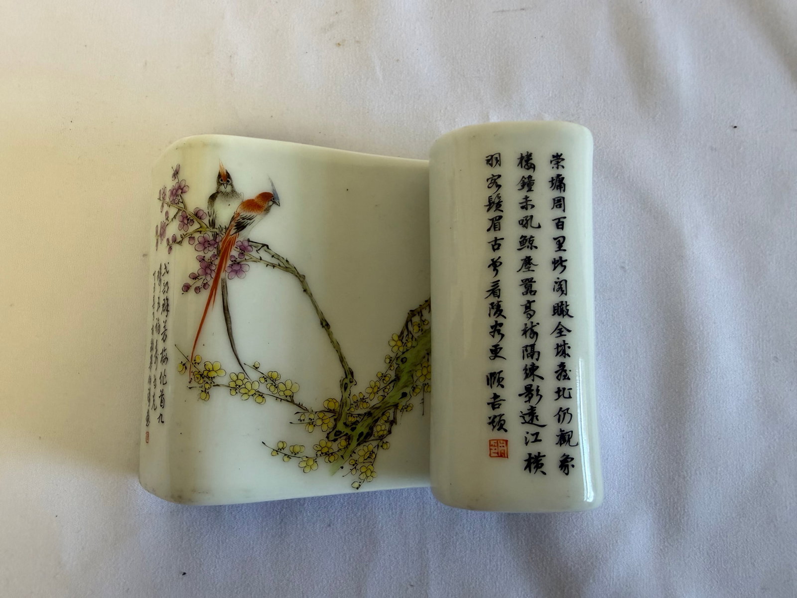 Chinese famille rose birds porcelain China scholar paper holder: Size: 6.25 inch. Provenance: From Allentown PA collector. Preview Day: Preview open On Sep 5th Sat 10AM-4 PM, welcome. We can offer Affordable, Reliable packing and shipping to all over the world for 