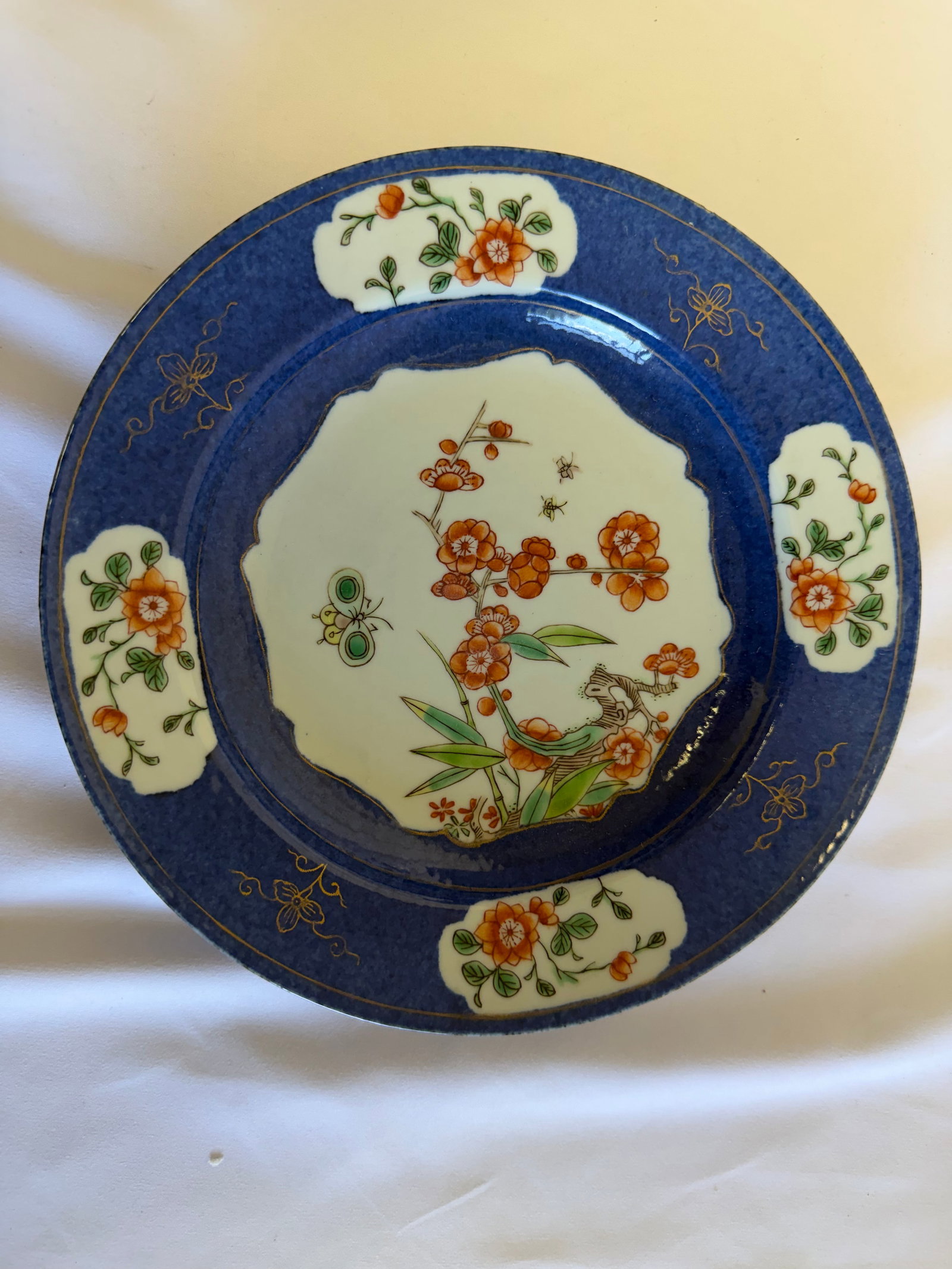 Chinese famille rose flowers porcelain China plate blue and white pattern mark: Size: 8.75 inch. Provenance: From Glassboro PA collector. Preview Day: Preview open On Sep 5th Sat 10AM-4 PM, welcome. We can offer Affordable, Reliable packing and shipping to all over the world for 