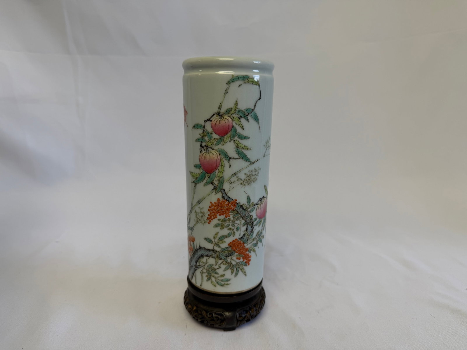 Chinese antique famille rose peach tree porcelain vase mark: Size: 6.25 inch. Provenance: From West Chester PA collector. Preview Day: Preview open On Sep 5th Sat 10AM-4 PM, welcome. We can offer Affordable, Reliable packing and shipping to all over the world f