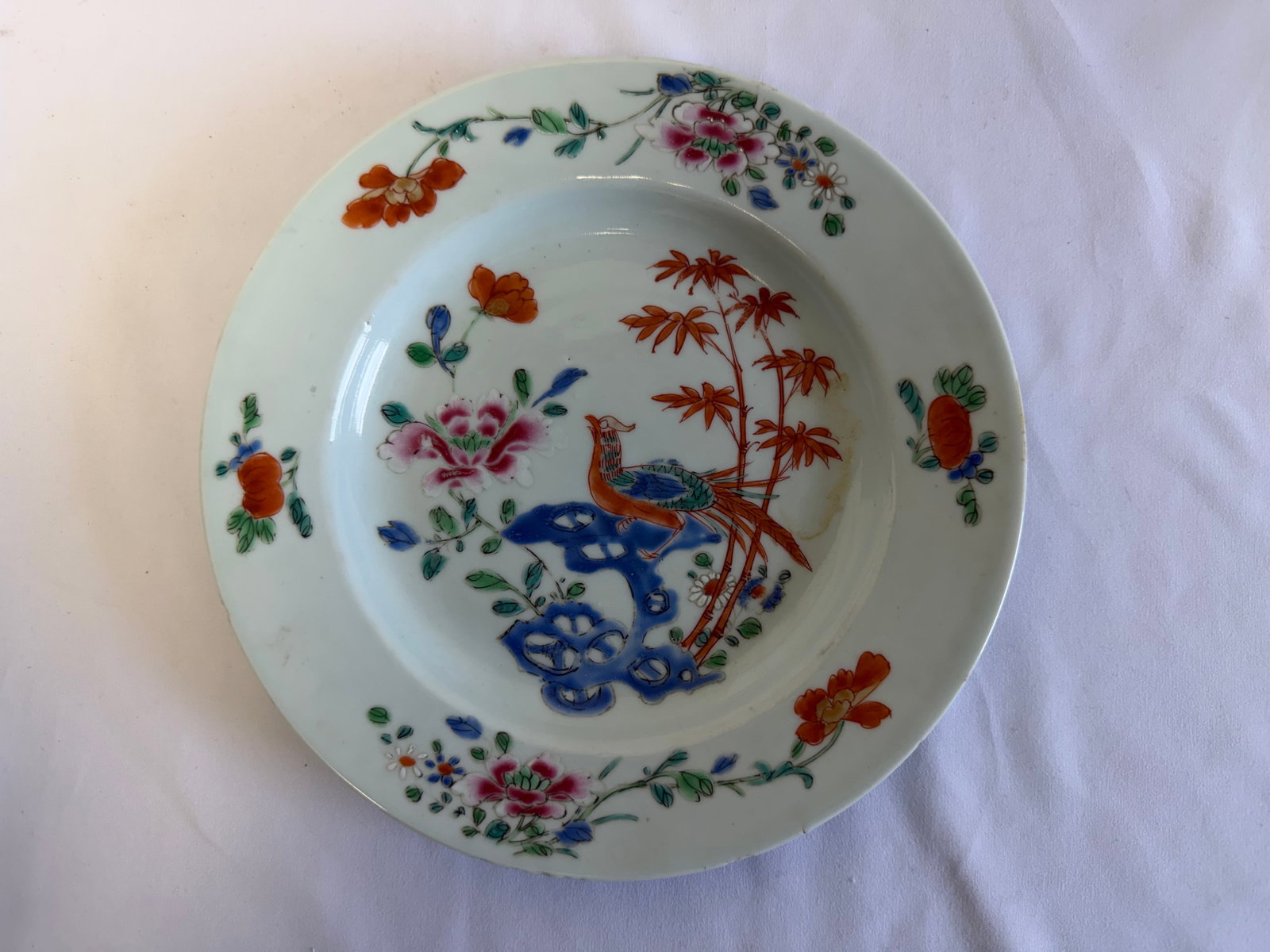 Chinese antique export famille rose porcelain China plate: Size: 9 inch. Provenance: From West Chester PA collector. Preview Day: Preview open On Sep 5th Sat 10AM-4 PM, welcome. We can offer Affordable, Reliable packing and shipping to all over the world for 