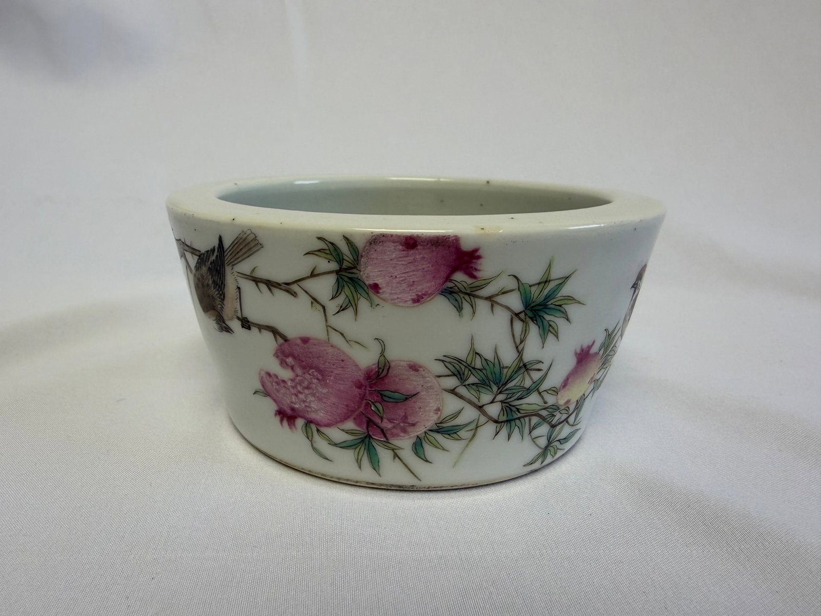 Chinese famille rose bird porcelain China bowl blue mark: Size: 4.3 inch. Provenance: From West Chester PA collector. Preview Day: Preview open On Sep 5th Sat 10AM-4 PM, welcome. We can offer Affordable, Reliable packing and shipping to all over the world fo