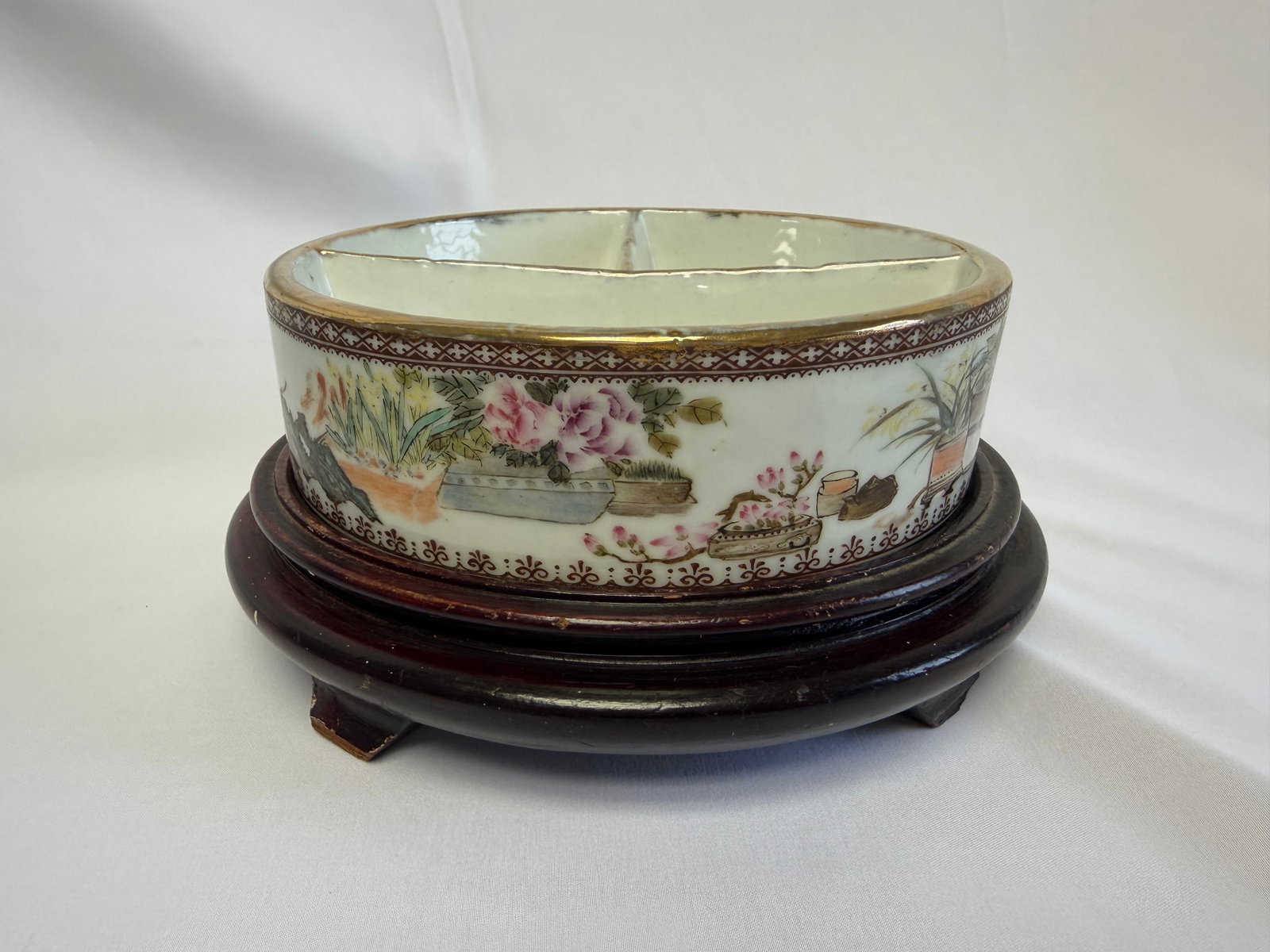 Chinese famille rose gilded schloar porcelain China water pot (1 of 5)