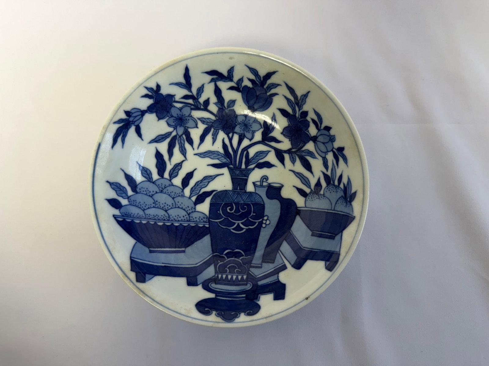 Chinese Blue And White pattern Porcelain China dish mark: Size: 6.1 inch. Provenance: From West Media PA collector. Preview Day: Preview open On Sep 5th Sat 10AM-4 PM, welcome. We can offer Affordable, Reliable packing and shipping to all over the world for 