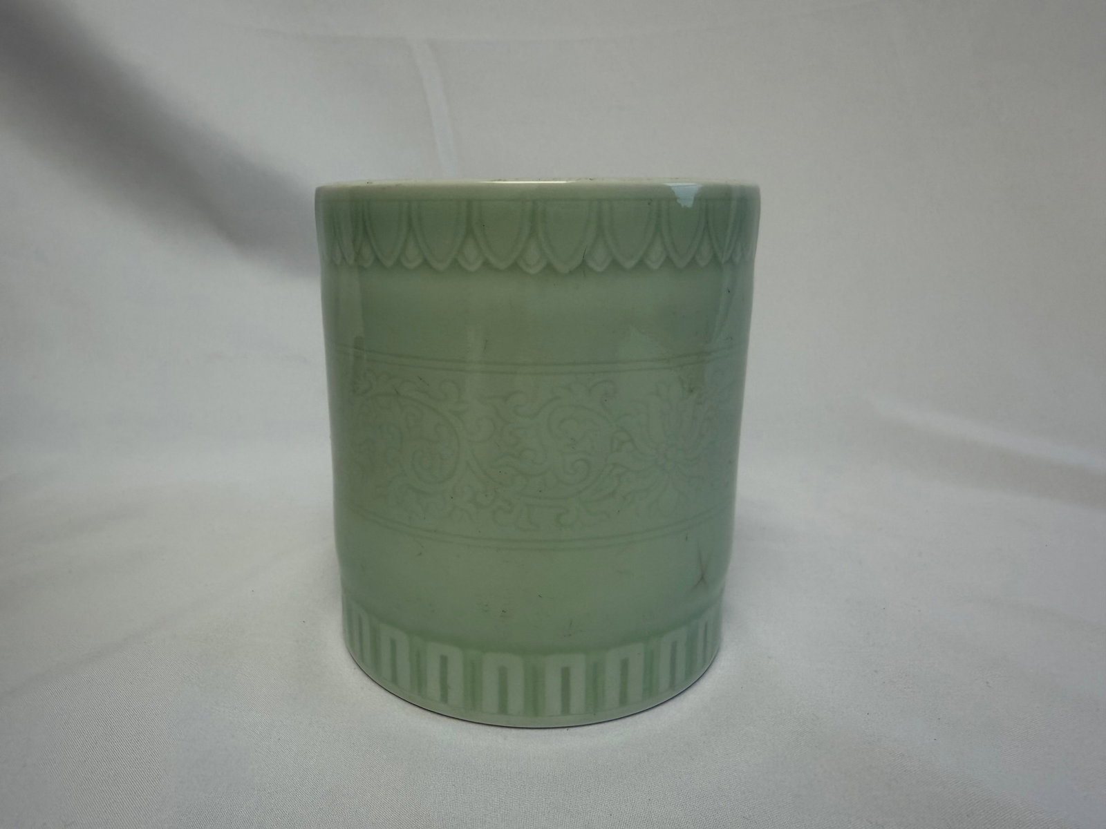 Chinese green glazed lotus Porcelain China vase blue and white mark: Size: tall 4.5 inch. Provenance: From West Media PA collector. Preview Day: Preview open On Sep 5th Sat 10AM-4 PM, welcome. We can offer Affordable, Reliable packing and shipping to all over the world