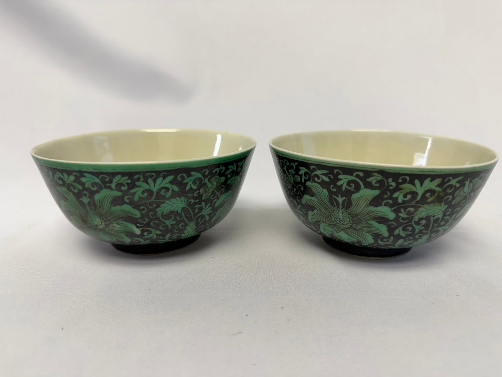 Pair of Chinese famille rose green and black porcelain China bowls: Size: 4.5 inch. Provenance: From West Media PA collector. Preview Day: Preview open On Sep 5th Sat 10AM-4 PM, welcome. We can offer Affordable, Reliable packing and shipping to all over the world for