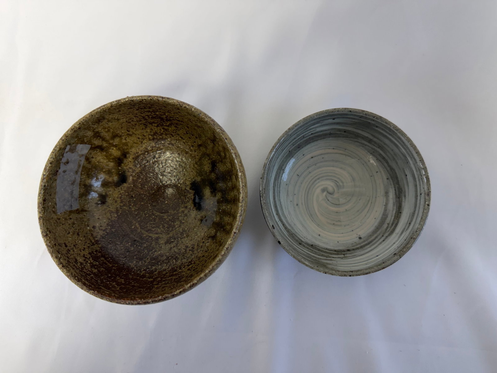 Set of 2 Japanese pottery Dish (1 of 4)