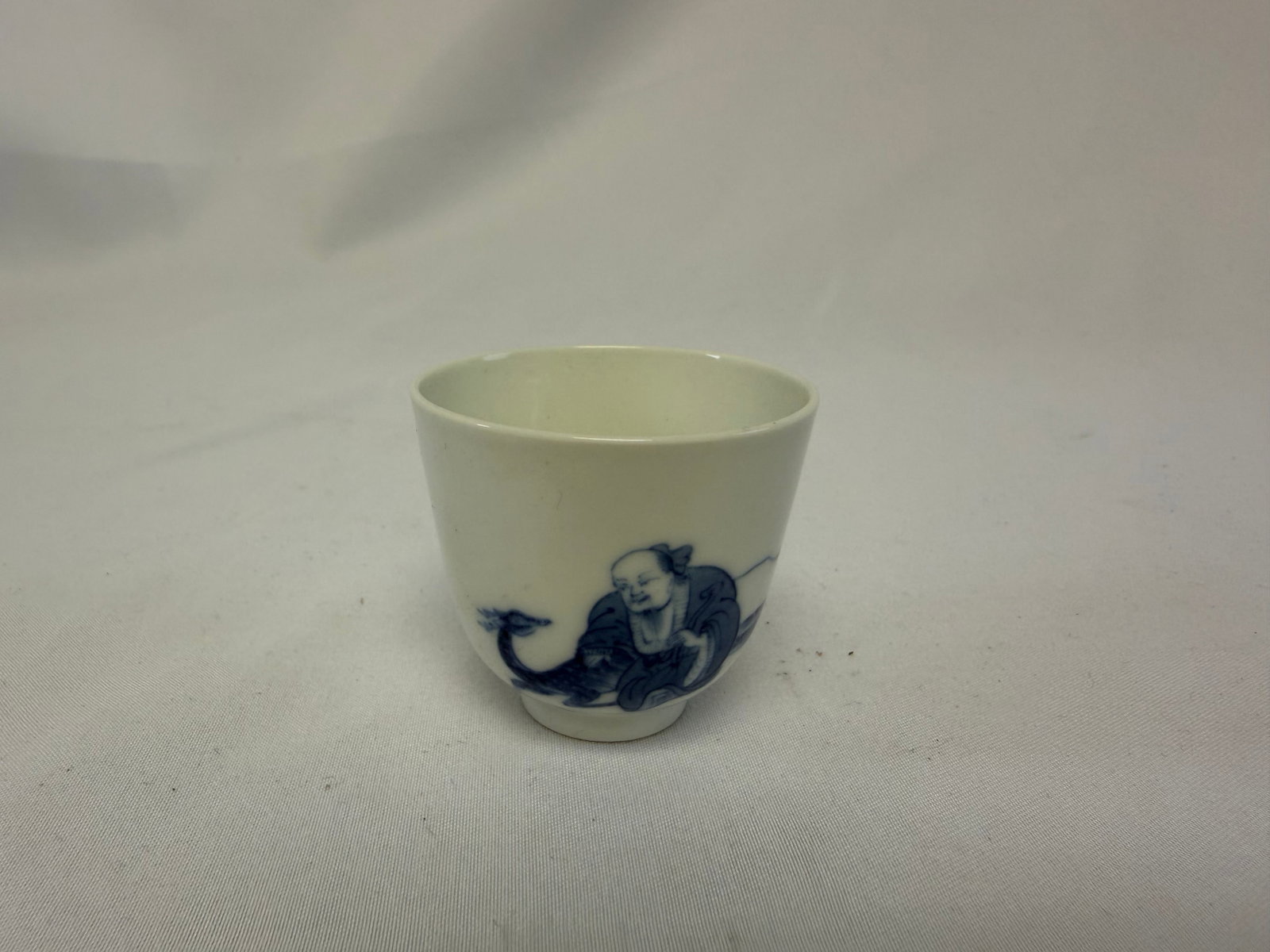 Chinese blue and white figures schloar cup mark: Size: 1.75 inch. Provenance: From West Media PA collector. Preview Day: Preview open On Sep 5th Sat 10AM-4 PM, welcome. We can offer Affordable, Reliable packing and shipping to all over the world for
