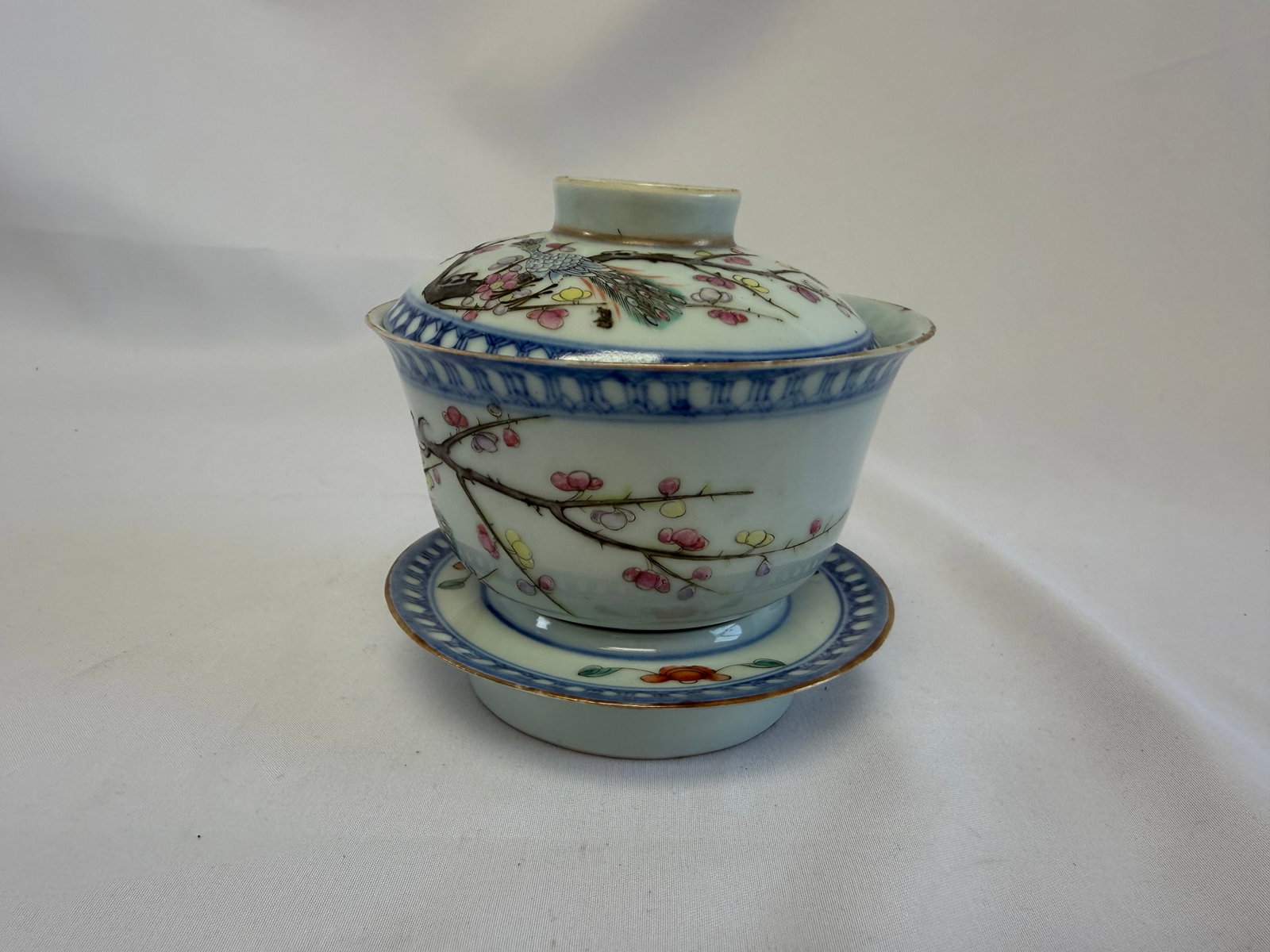 Chinese antique export blue and white famille rose porcelain China tea cup set: Size: 4.3 inch. Provenance: From West Wilmington DE collector. Preview Day: Preview open On Sep 5th Sat 10AM-4 PM, welcome. We can offer Affordable, Reliable packing and shipping to all over the world