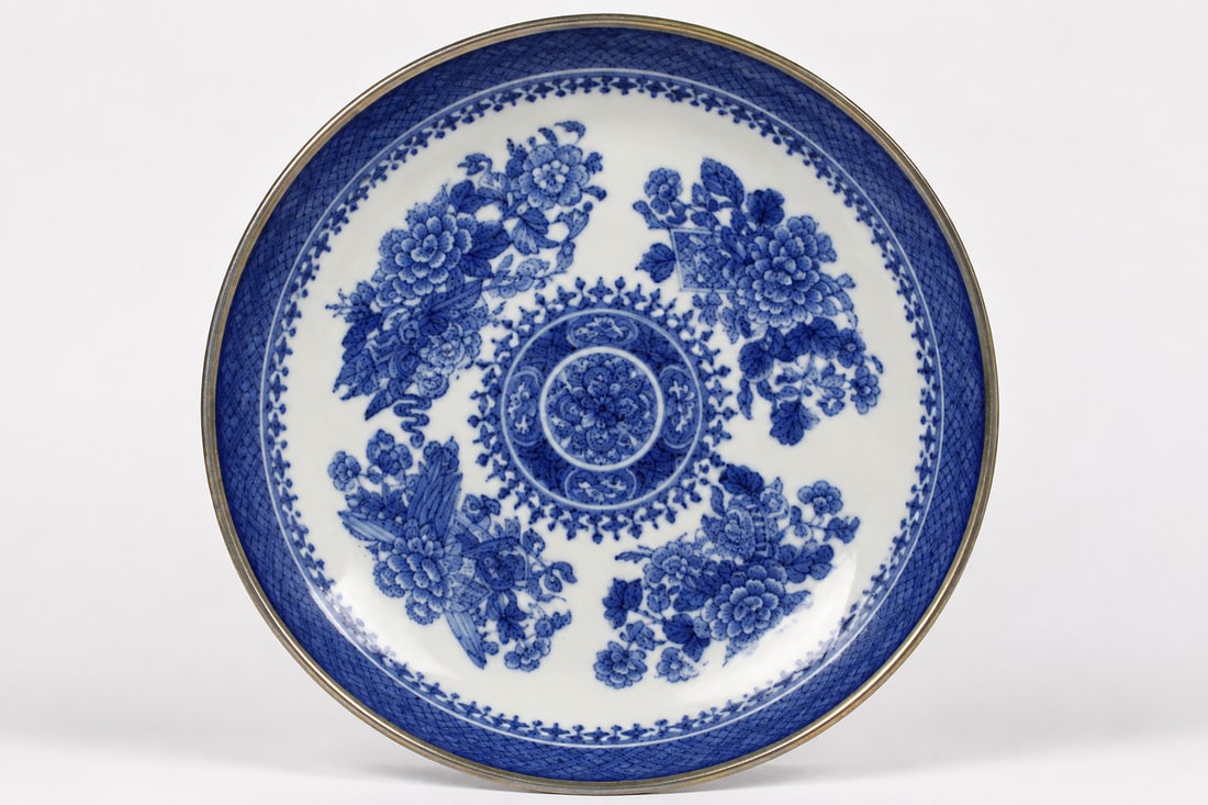 Chinese Export Fitzhugh Blue and White Plate Porcelain: Size: 6 inch. Provenance: From Wilmington DE collector. Preview Day: Preview open On Sep 5th Sat 10AM-4 PM, welcome. We can offer Affordable, Reliable packing and shipping to all over the world for mo