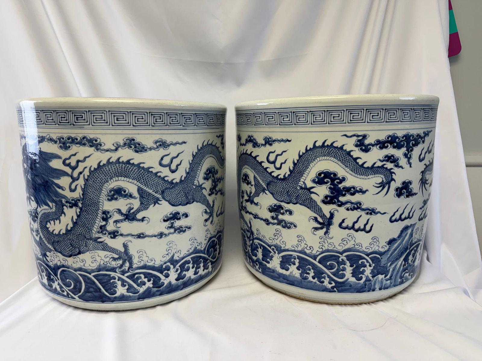 Large Pair of Chinese blue and white dragons porcelain vases - 4