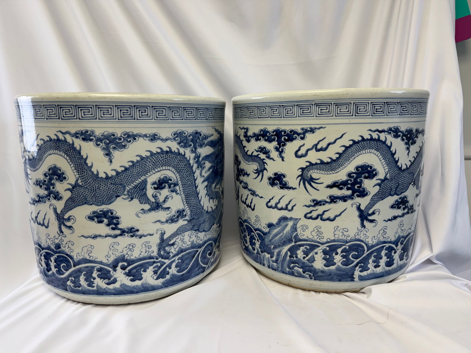 Large Pair of Chinese blue and white dragons porcelain vases - 6