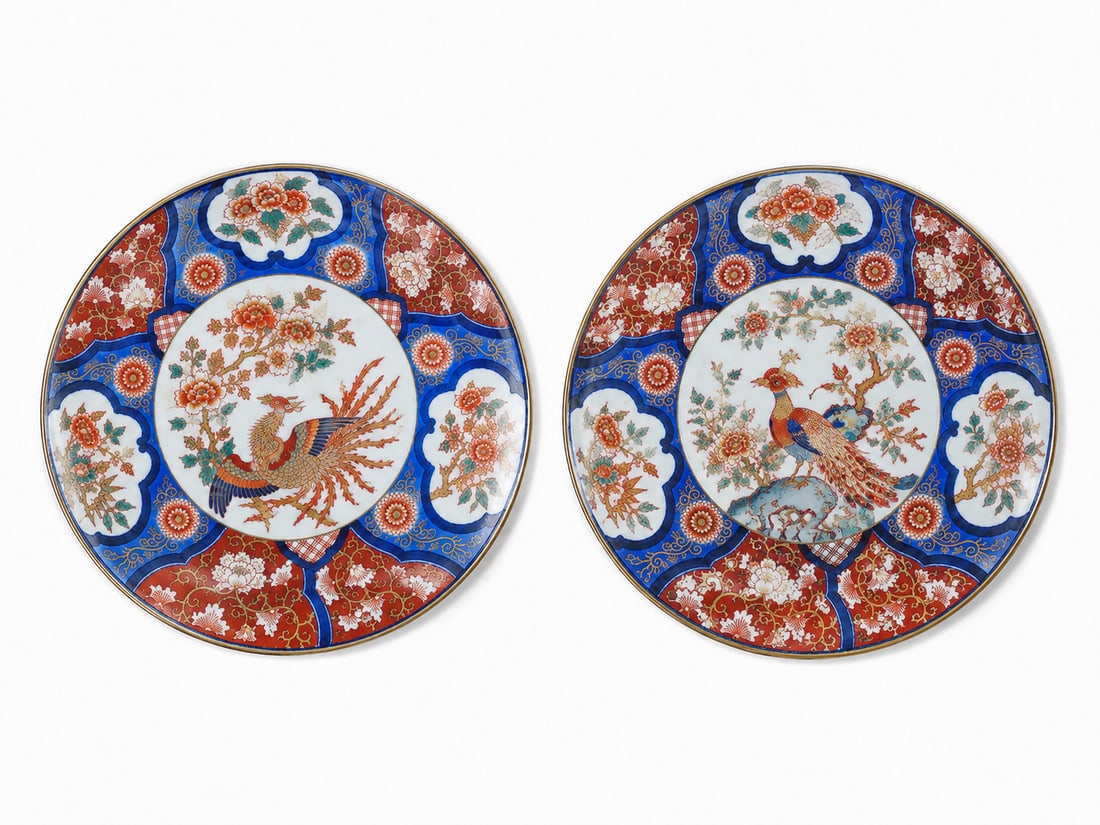 Set Of 2 Japanese porcelain plate: Size: 10.5 inch. Provenance: From bear DE collector. Preview Day: Preview open On Sep 5th Sat 10AM-4 PM, welcome. We can offer Affordable, Reliable packing and shipping to all over the world for most 