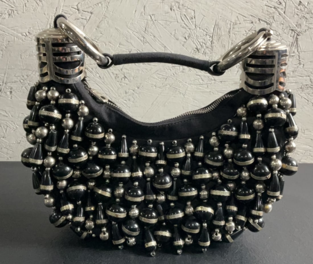Chloe Black Silver Beaded Bracelet Handbag: Buyer Premium 10% BP MFG Chloe Black Silver Beaded Bracelet Handbag Located in: Chattanooga, TN *Sold As Is Where Is* 1027 F-6-D