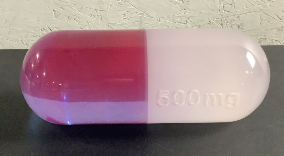 Jonathan Adler Acrylic Pill Sculpture: Buyer Premium 10% BP MFG Jonathan Adler Acrylic Pill Sculpture Located in: Chattanooga, TN A large (11.5") pop-art acrylic pill sculpture in purple by designer Jonathan Adler. *Sold As Is Where Is* 11