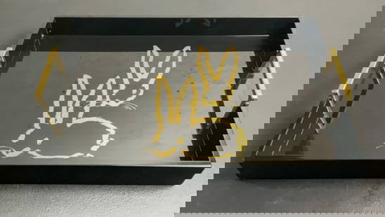Hunt Slonem Bunnies ServingTray: Buyer Premium 10% BP MFG Hunt Slonem Bunnies ServingTray Size (WDH) 19-1/2"x14"x2" Located in: Chattanooga, TN Hunt Slonem black lacquered serving tray with his signature bunnies design in gold leaf.