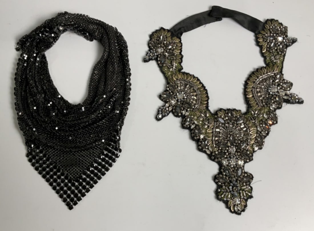 Pixel Scarf & Collar Necklace: Buyer Premium 10% BP Pixel Scarf & Collar Necklace Located in: Chattanooga, TN *Sold As Is Where Is* 1247 G-5-C