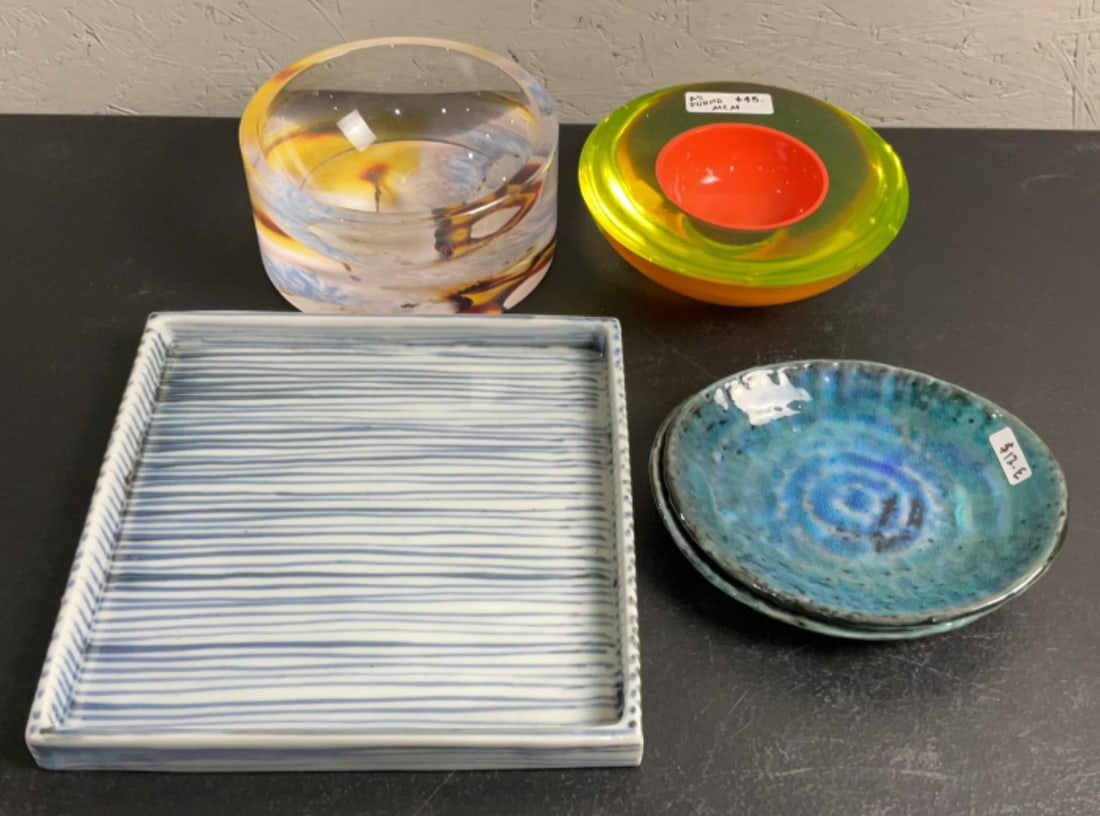 Ash Trays & Plates: Buyer Premium 10% BP Ash Trays & Plates Located in: Chattanooga, TN *Sold As Is Where Is* 1276 G-2-A