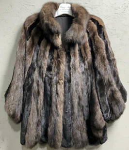 Women's Mink Fur Coat: Buyer Premium 10% BP Women's Mink Fur Coat Located in: Chattanooga, TN No Brand Tag or Size *Sold As Is Where Is* 4548