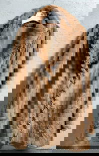 Women's Fur Coat: Buyer Premium 10% BP Women's Fur Coat Located in: Chattanooga, TN No Brand Tag Size Medium *Sold As Is Where Is* 4550