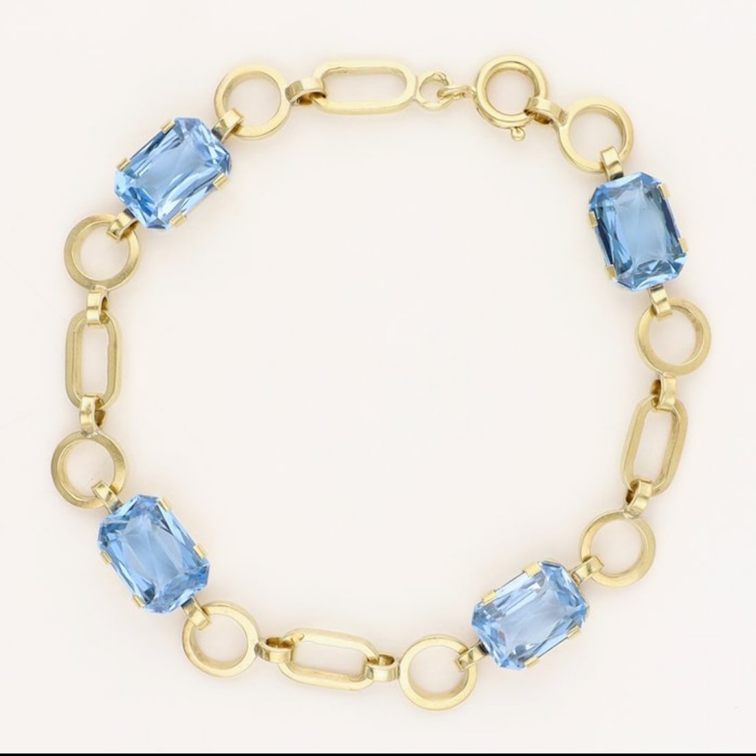 14 Karat Bangle Bracelet with 5 Carat Spinel: DetailsEra1900-2000CertificationNo lab reportMetalYellow goldBranded JewelryNoFineness of the Material14 ktTotal Weight14.31 gConditionVery good condition - with minor signs of wearGenderWomen'sAdditi