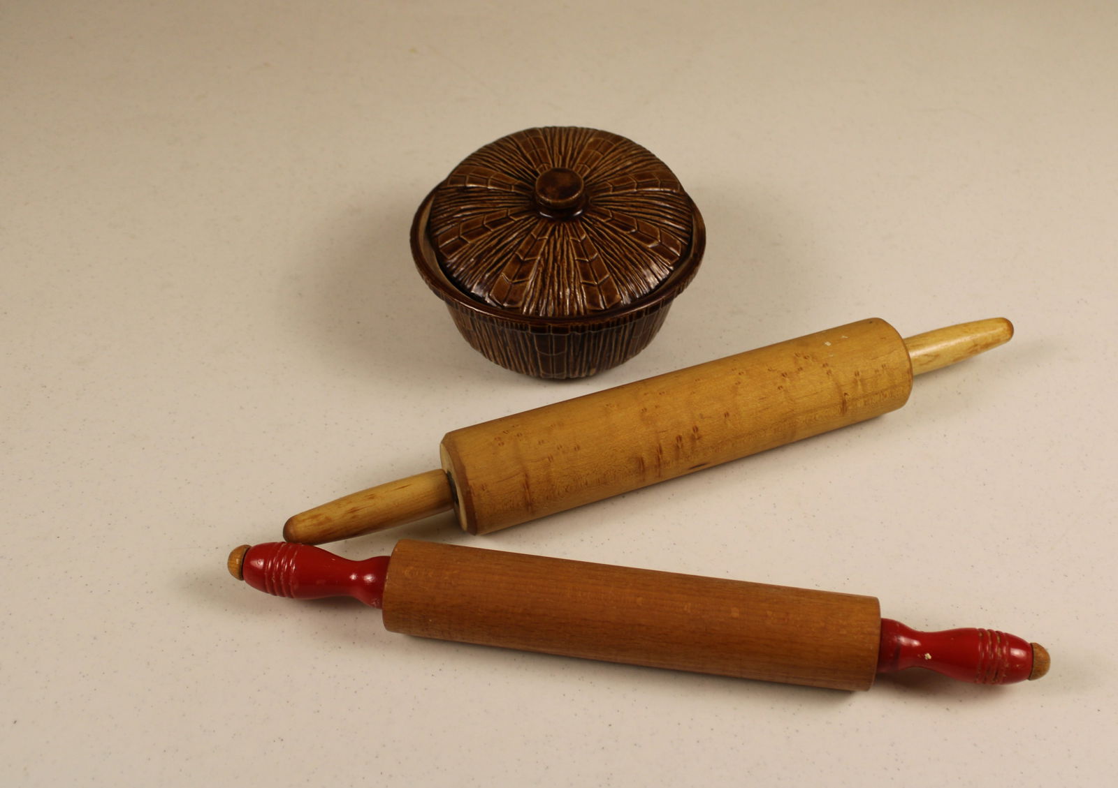 McCoy Crock w Lid & Rolling Pins (1 of 4)