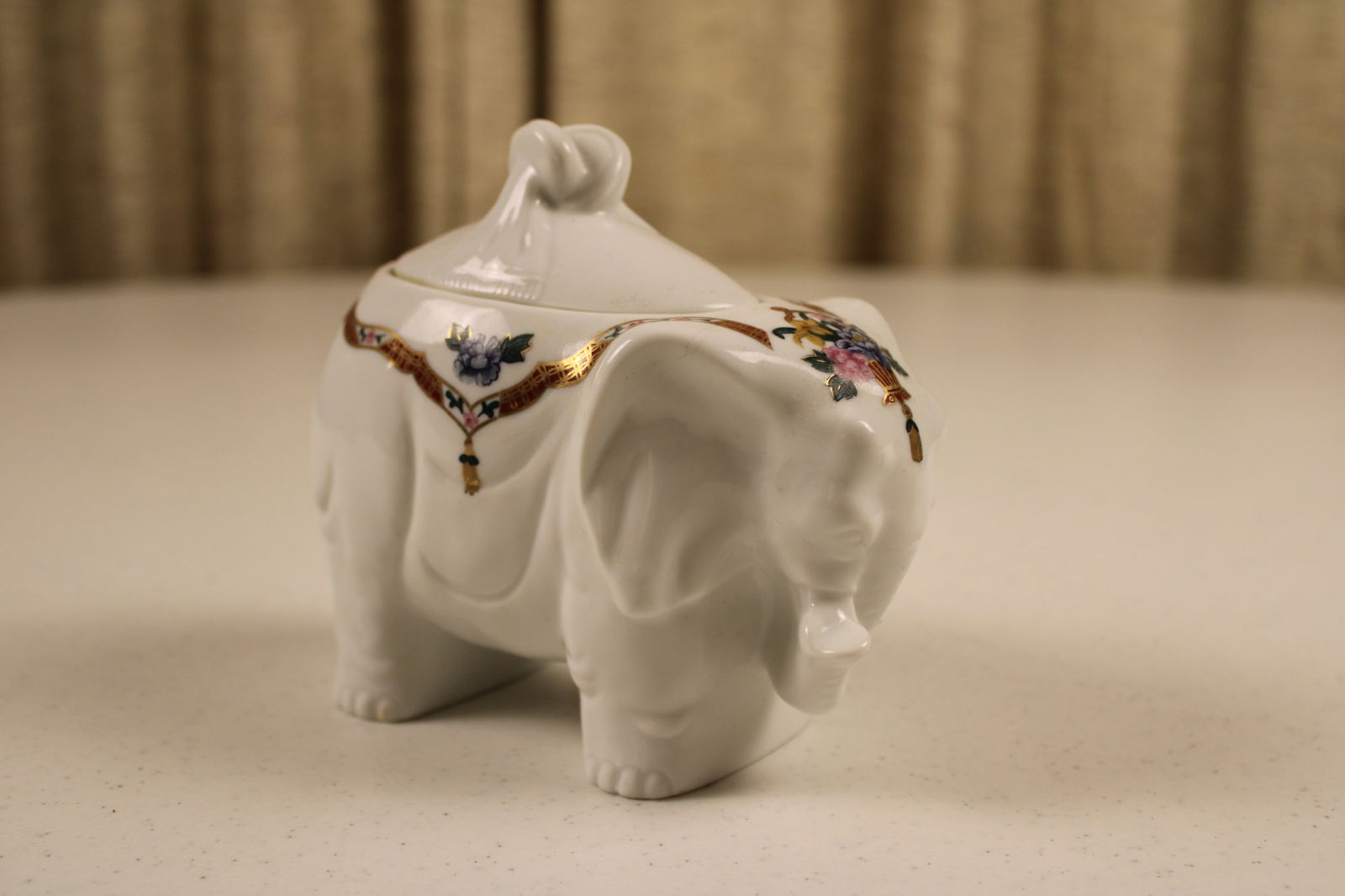 CHINOISERIE Elephant Trinket Box (1 of 5)