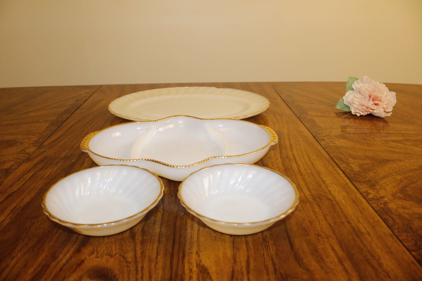 Vintage Anchor Hocking Fire King Milk Glass Gold Bead Trim 3 Part Relish Dish (1 of 6)