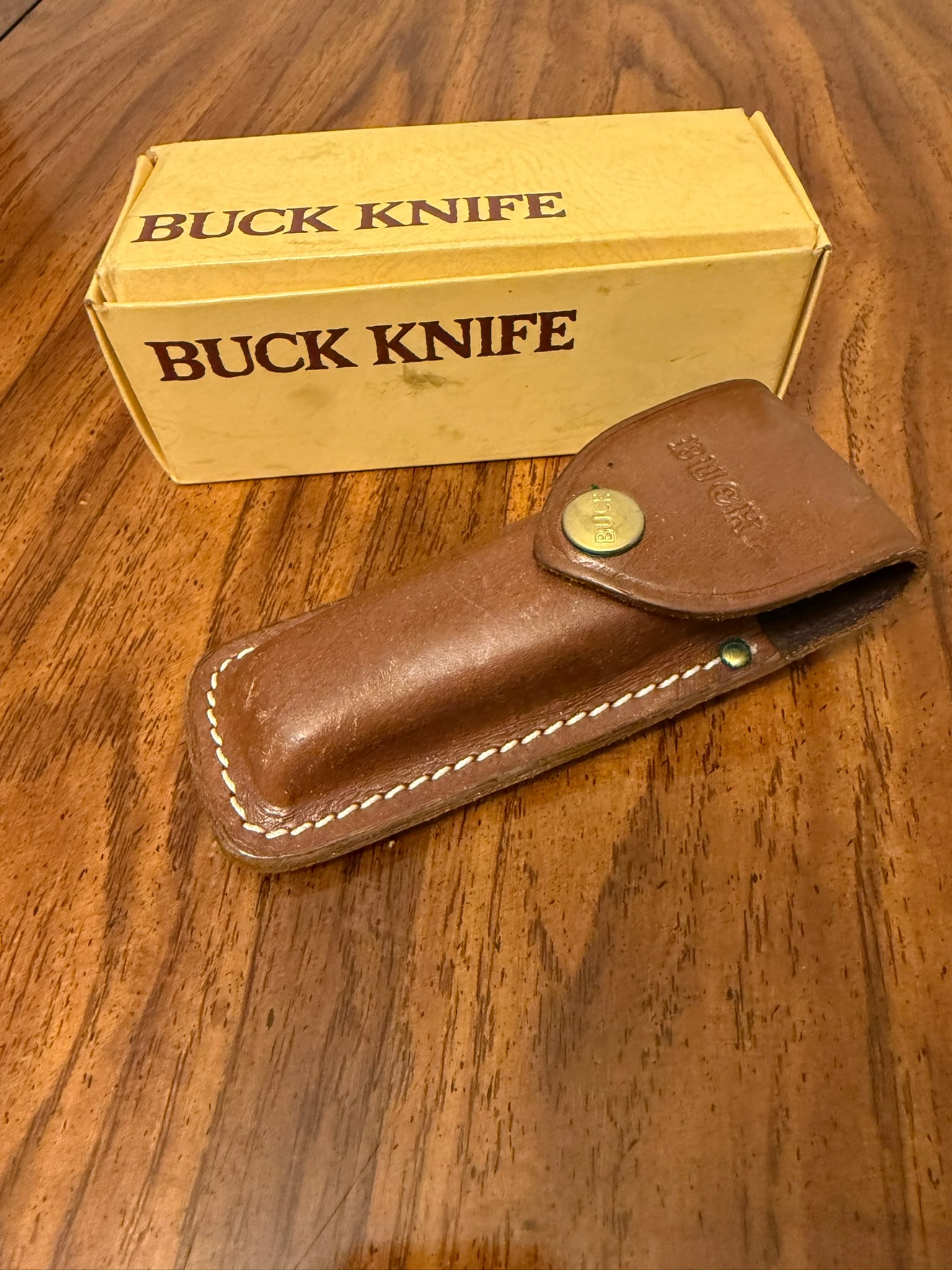 Buck knife (1 of 2)