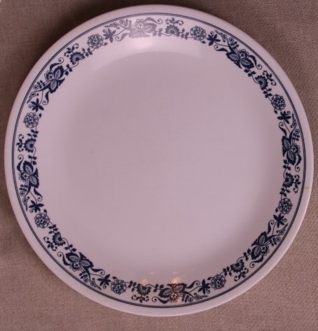 Old Town Blue Pattern Corelle by Corning: Corelle by Corning Old Town Blue Pattern Dinner Plate Blue Onion Made in USA Set of 2 serving bowls and plate