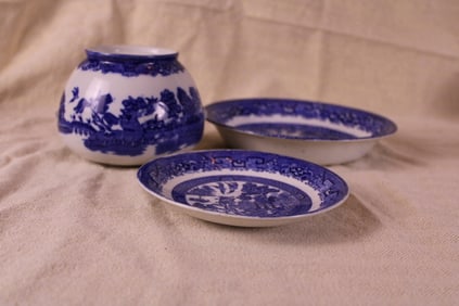 Blue Willow Sugar Dish and Saucers