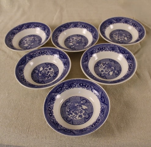 Midcentury Blue Willow Saucers 6: Set of 6 Midcentury Blue Willow saucers pre-owned condition commesurate with use. See Photos. This chinoiserie design, which originated in England in 1780, was created to imitate hand-painted Chinese 