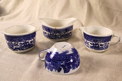 Blue Willow Double Spout Gravy Server