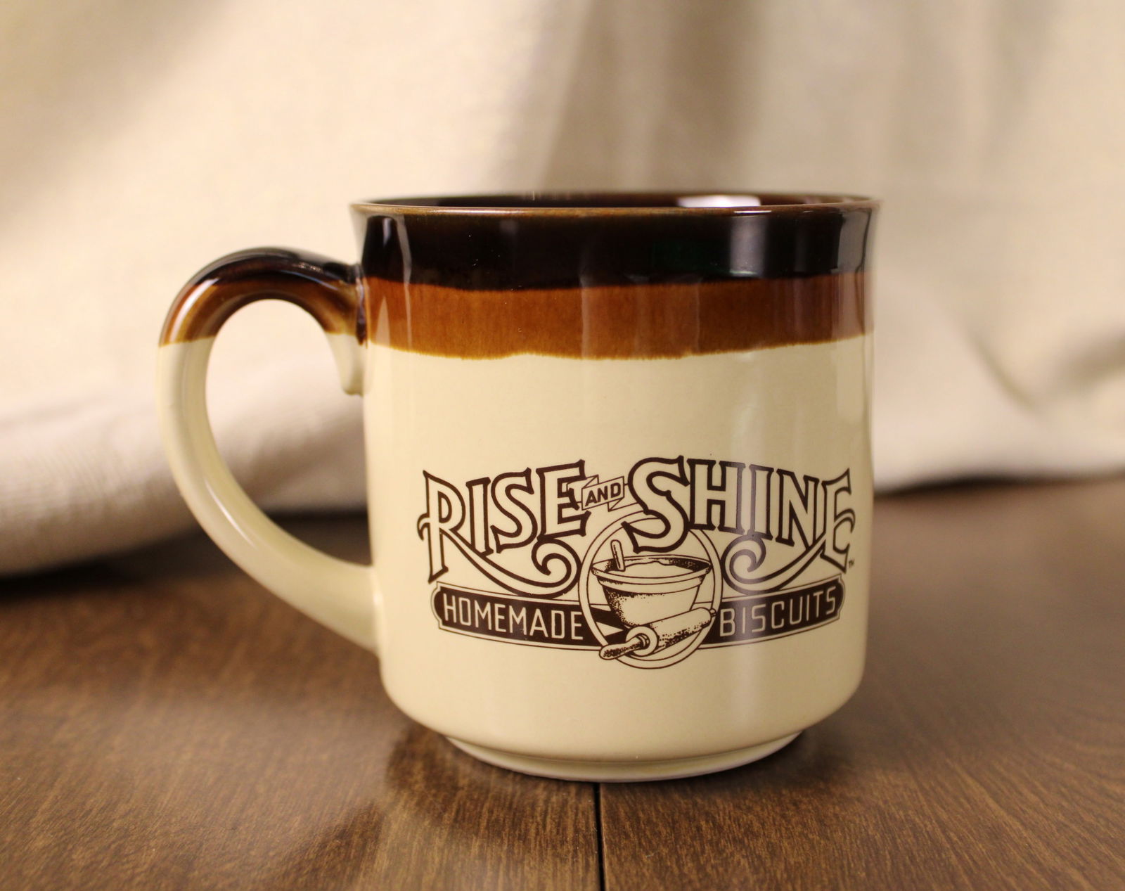 Hardee’s Promotional Mugs “Rise and shine home made biscuits: 8 Hardee’s Promotional Mugs “rise and shine home made biscuits” Height 3.5 Width 4.25 Depth 4.25