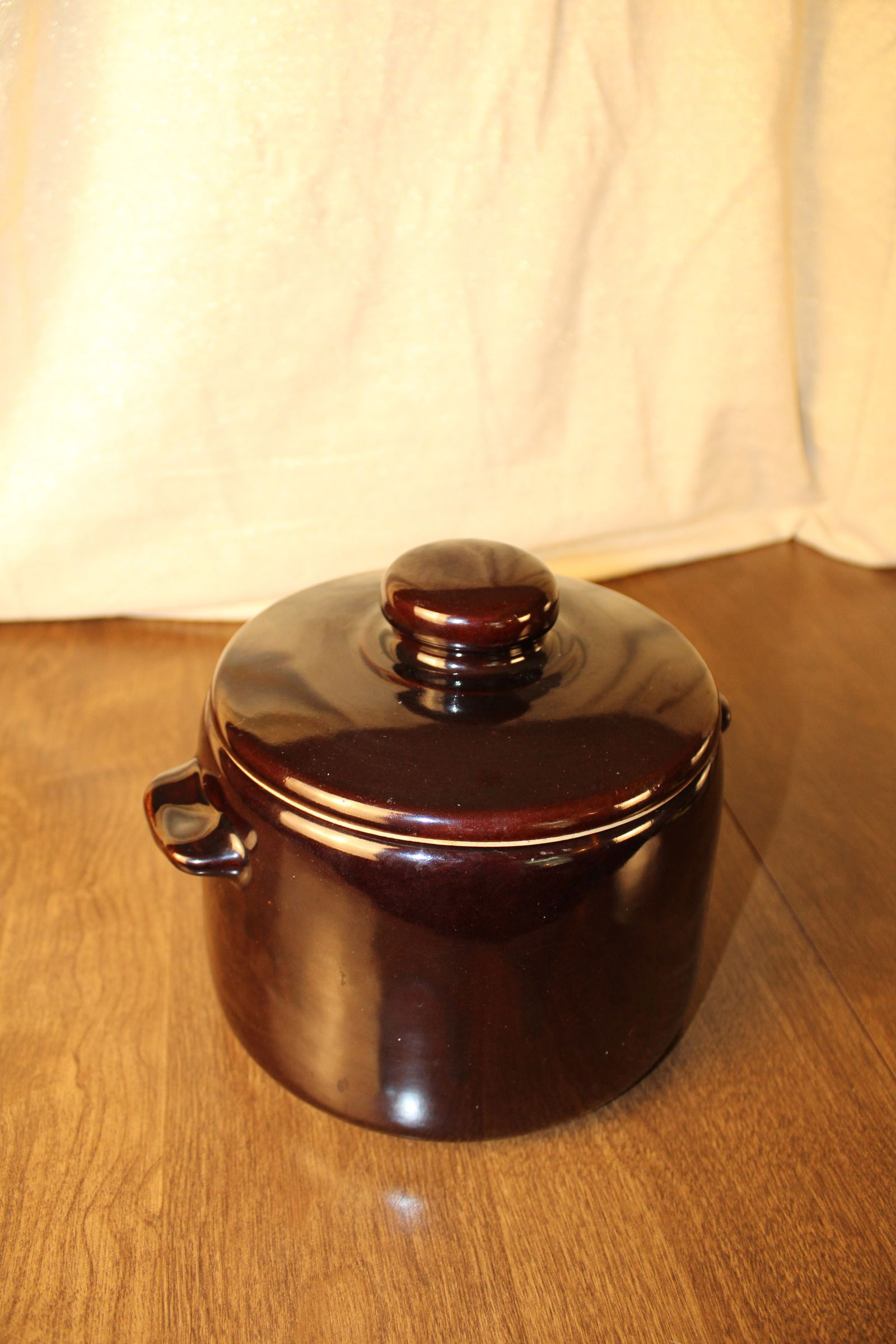 MCM Vintage West Bend Bean Crock with Lid (1 of 5)