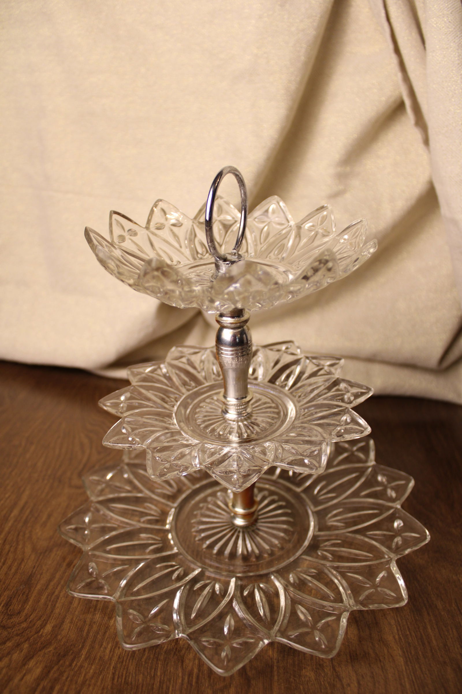 Federal Glass Vintage MCM Three-Tiered Serving Stand (1 of 5)