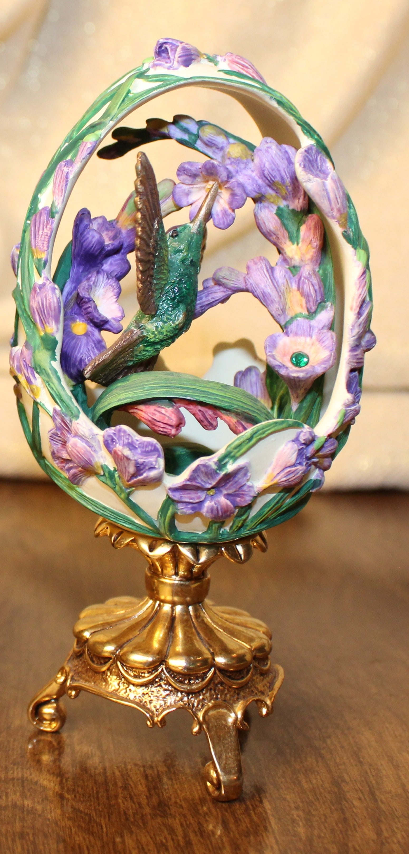 Franklin Mint House of Faberge Hummingbird Egg Jewels in the Garden: Franklin Mint House of Faberge Hummingbird Egg Jewels in the Garden Porcelain decorative egg with hummingbird and purple flowers, Tesori Porcelain accented with 24 karat gold and adorned with genuine