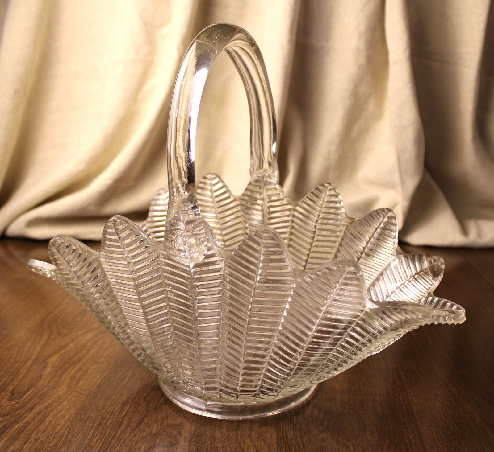 Feather or Fern Basket by LE Smith Glass Co. (1 of 6)