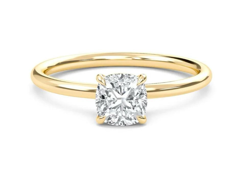 2.00 CT Round lab-grown diamond Diamond Solitaire Ring in 14K White Gold: A classic 2.00 carat round-cut lab-grown diamond diamond showcased in a timeless solitaire setting crafted from solid 14K white gold. Designed with a smooth high-polish band for a luxurious finish. In