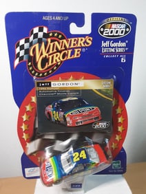 1/64 NASCAR 2000 JEFF GORDON 1996 LIFETIME DuPont SERIES #6 WINNERS CIRCLE