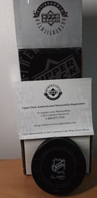 Upper Deck Authentic Guaranteed Auto